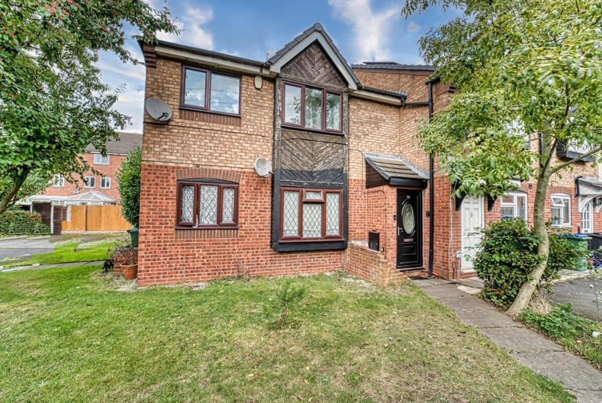 Modern 1BR Apt Netflix, Parking, M6 Access