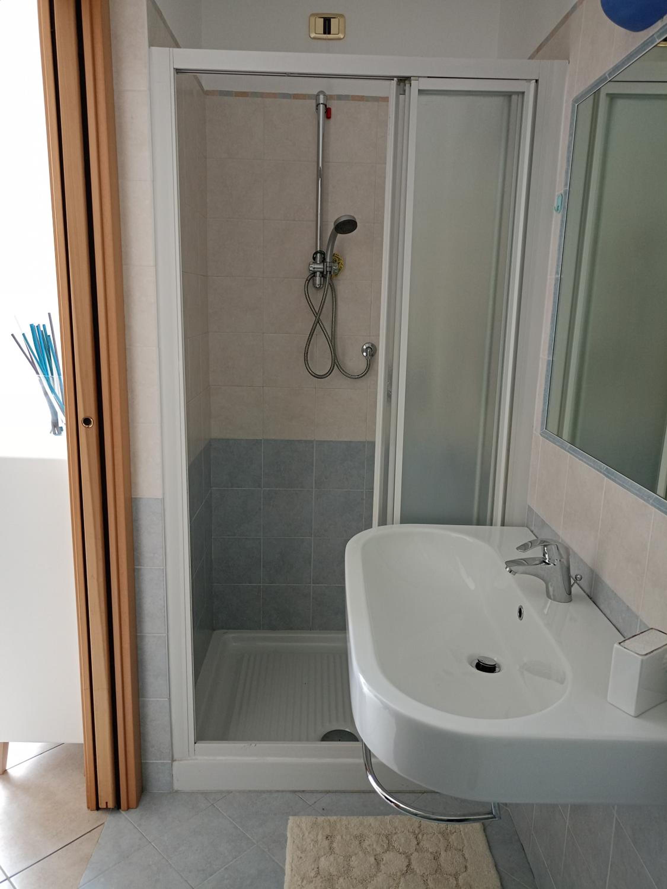 Da Eolo - Appartamento al mare en Grottammare — bathroom