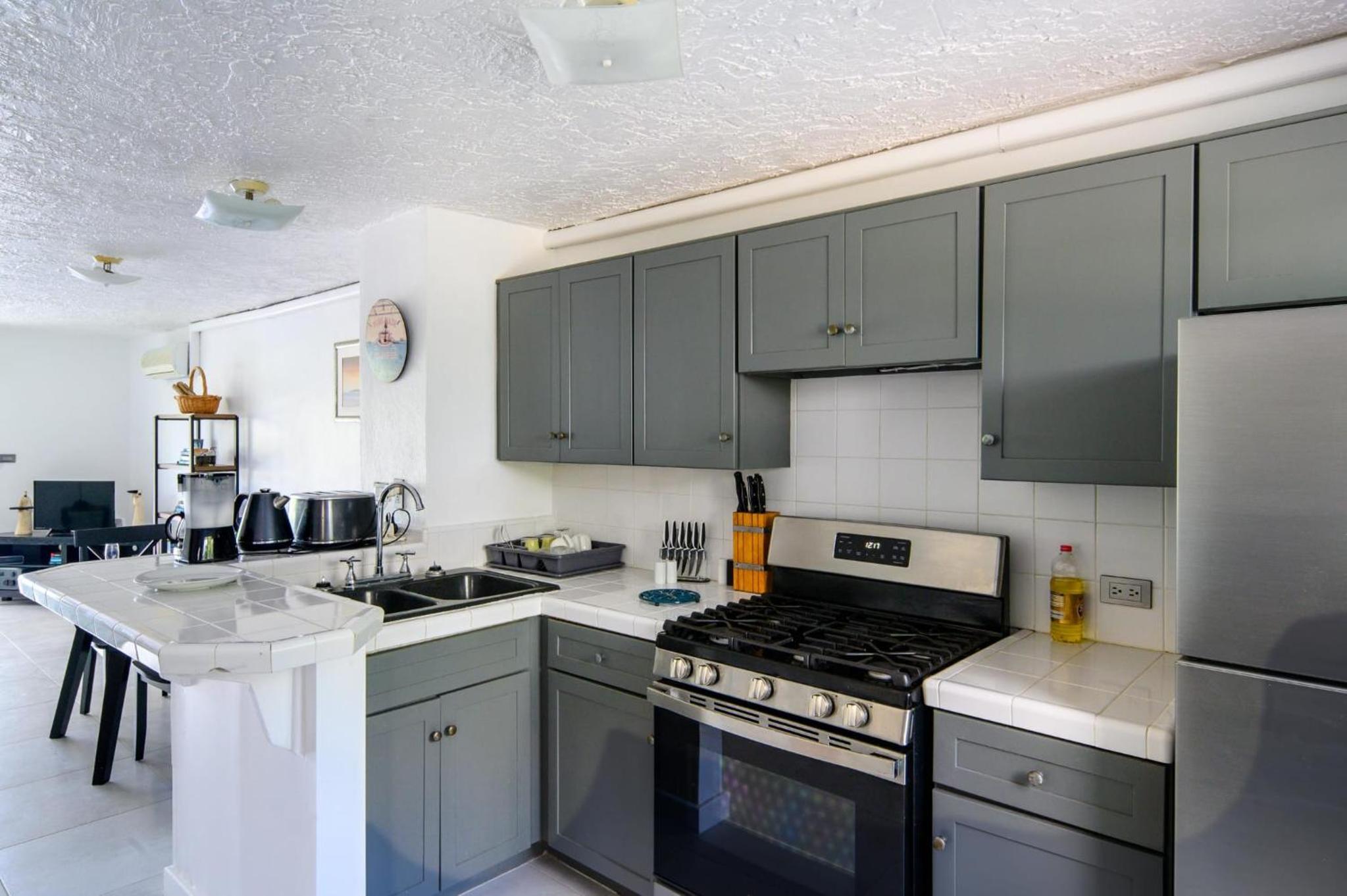 Wild Lotus Villa - Waterfront on Jolly Harbour