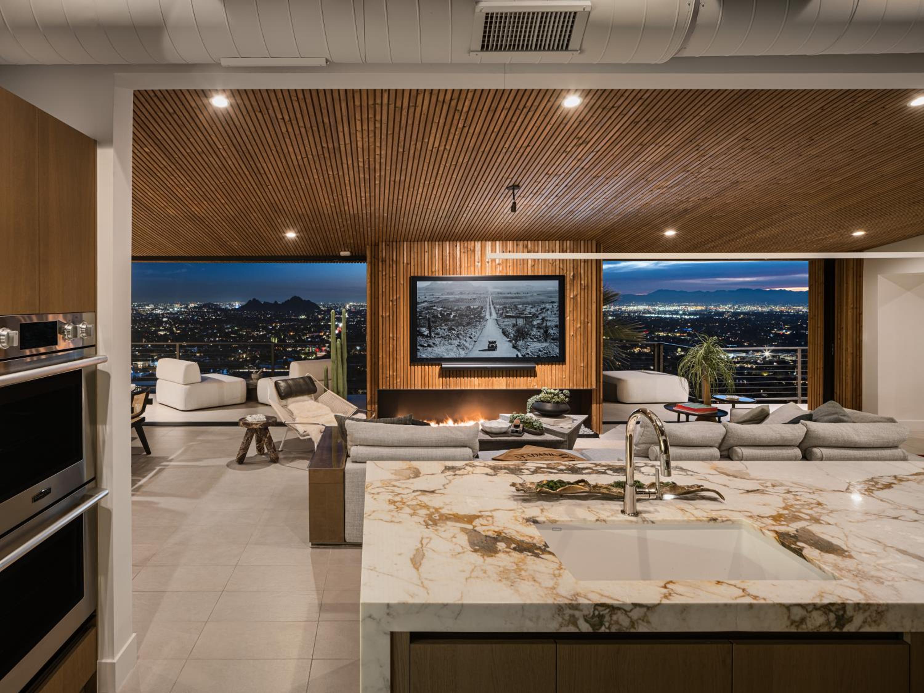 Phoenix Vacations - Stay Skyeview - Camelback Mountaintop Oasis - Property Image 1