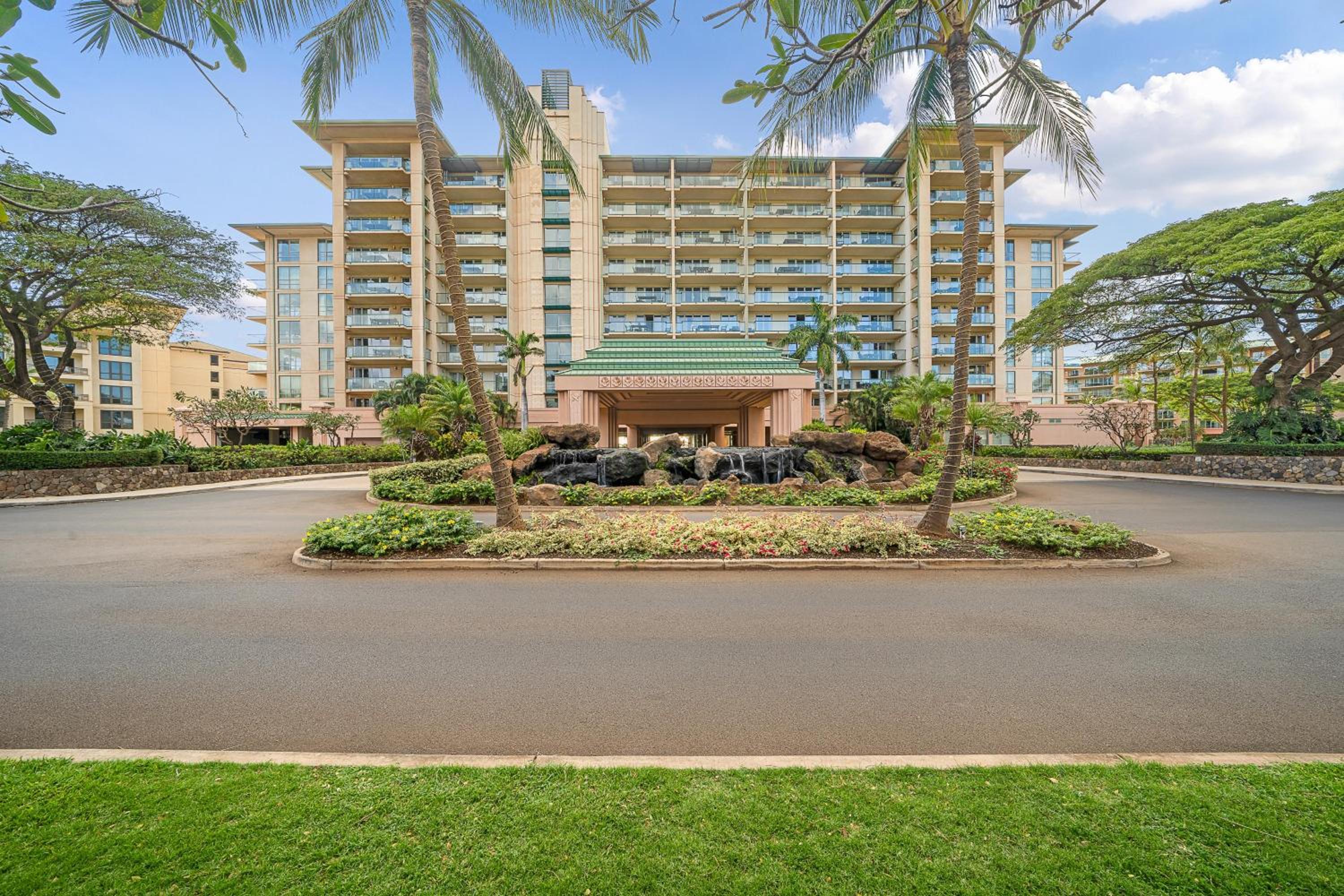 Honua Kai K1024 · HK K1024 Kaanapali Beach Condo Resort Living R