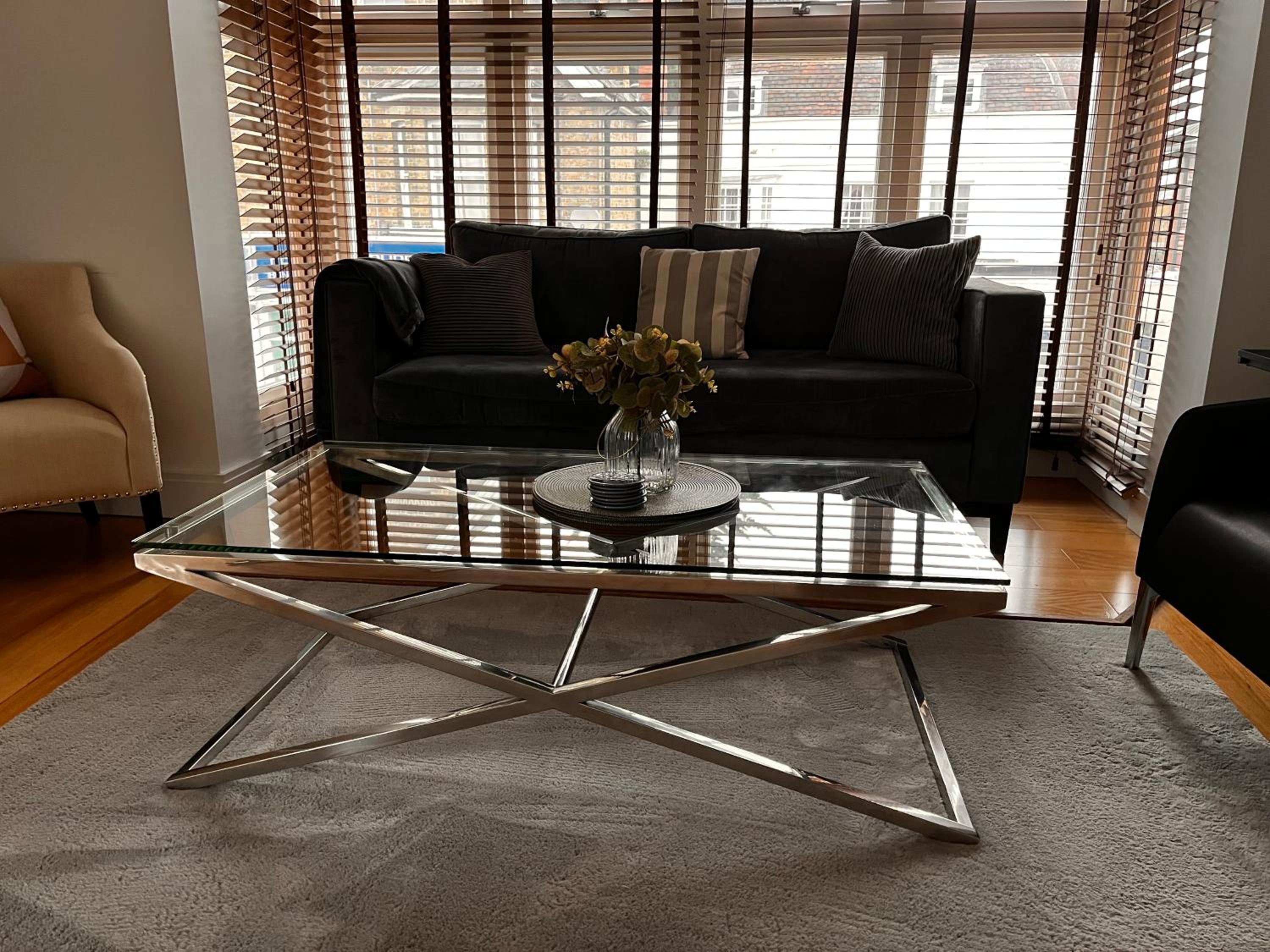 Windsor Chic & Central, 2 Kingsize bedrooms, spacious with Gated Private Parking view 4