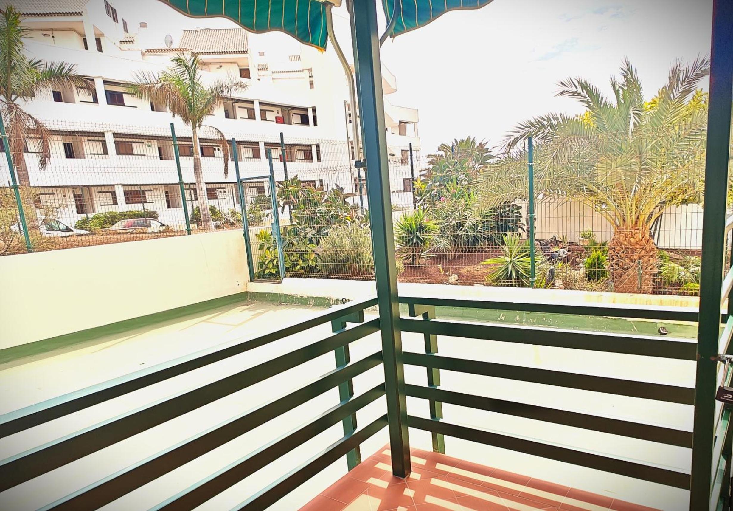 SUN APARTMENT - 3 bedrooms, priv parking, pool, AC, tv channels, fibre net photo 2