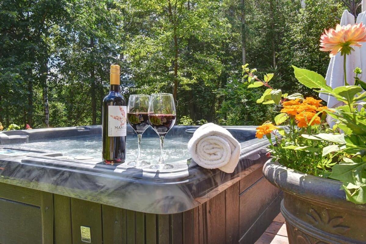 Front RIVER private BEACH 2 HOT TUBS 15 p SAUNA view 2