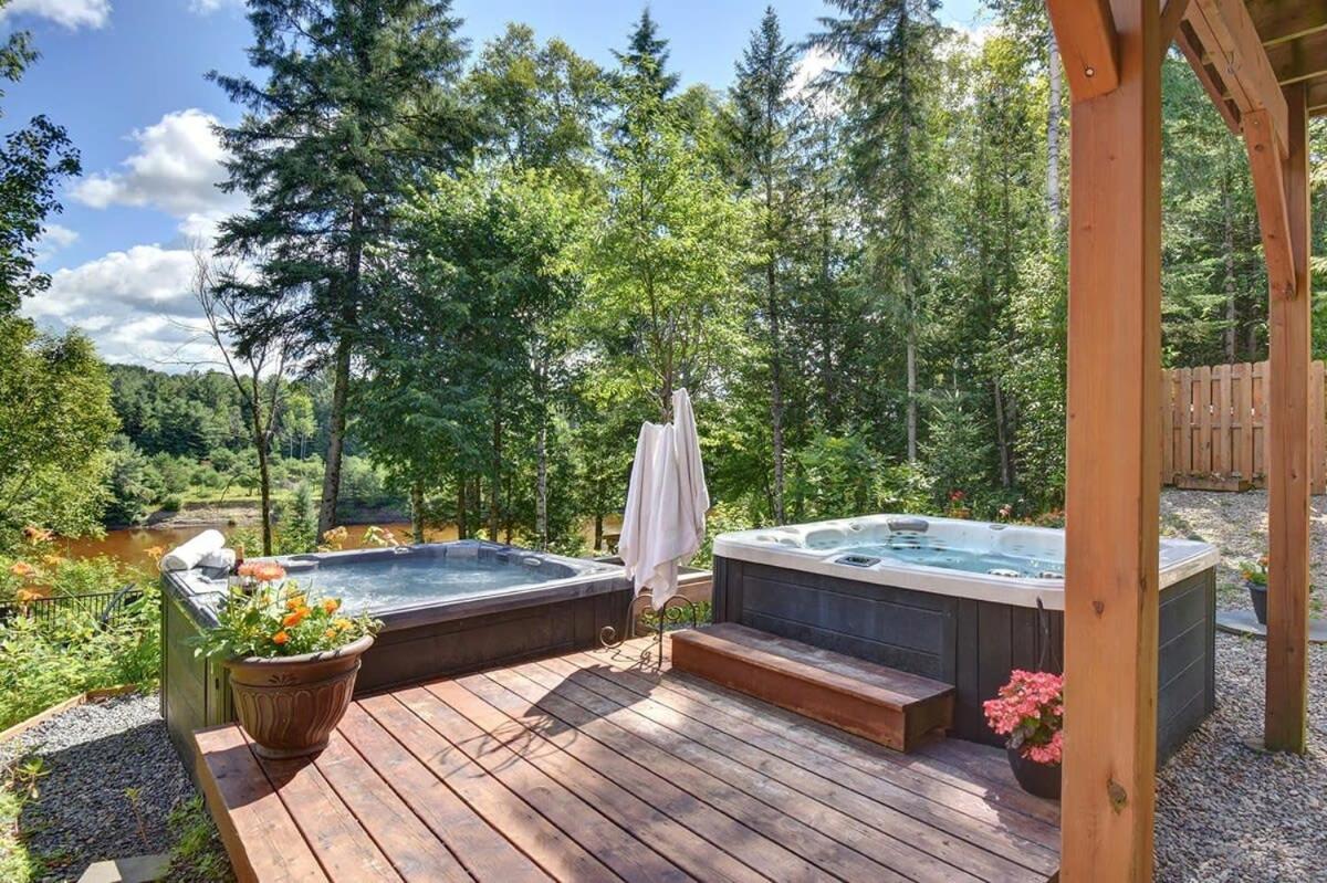 Front RIVER private BEACH 2 HOT TUBS 15 p SAUNA view 3