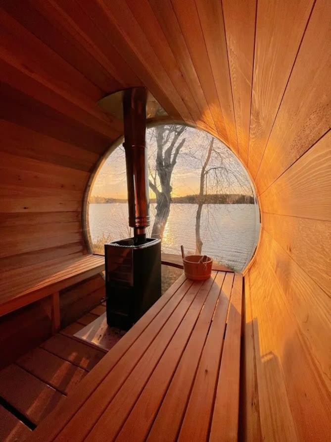 Waterfront Cottage w Sauna on Sharbot Lake