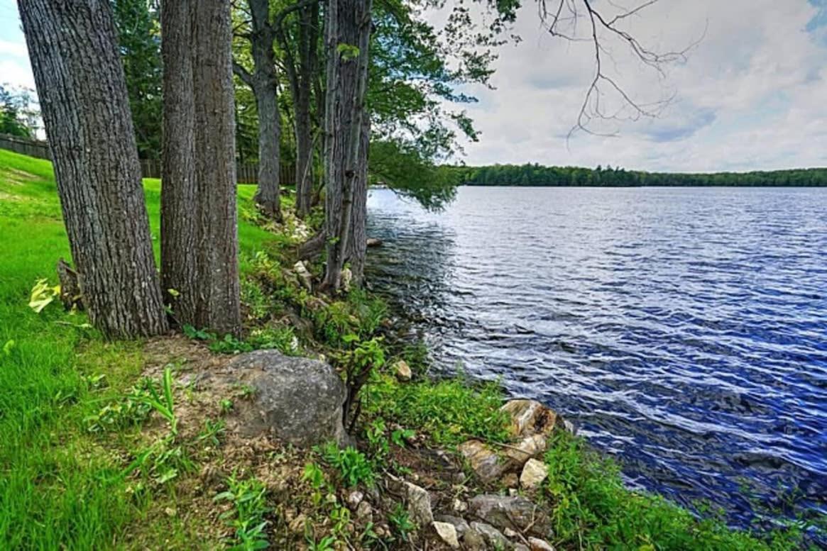 Waterfront Cottage w Sauna on Sharbot Lake