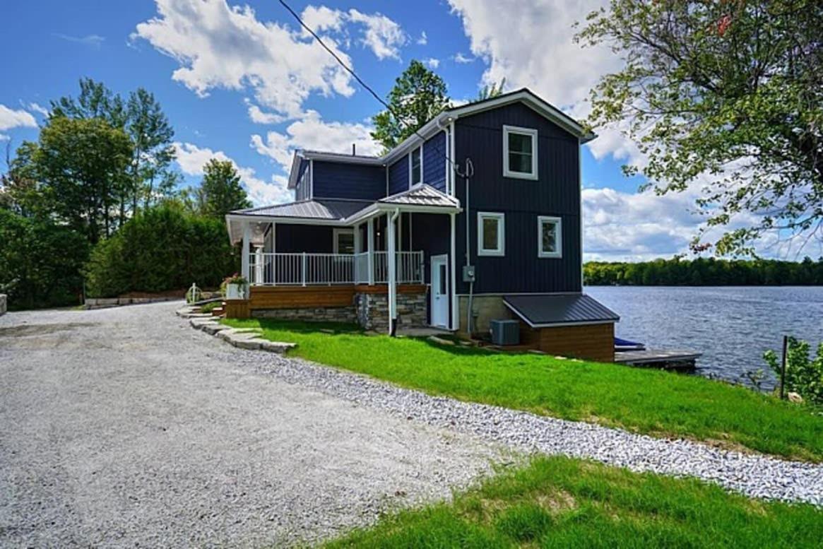 Waterfront Cottage w Sauna on Sharbot Lake