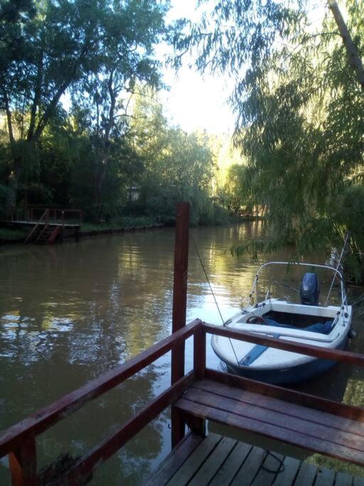 Cabaña hippie chic en isla del Delta (Rompani)