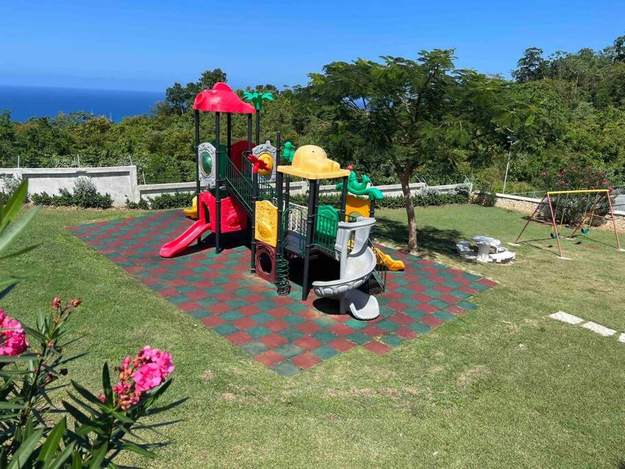 Hideaway Chateau Pyramid Point