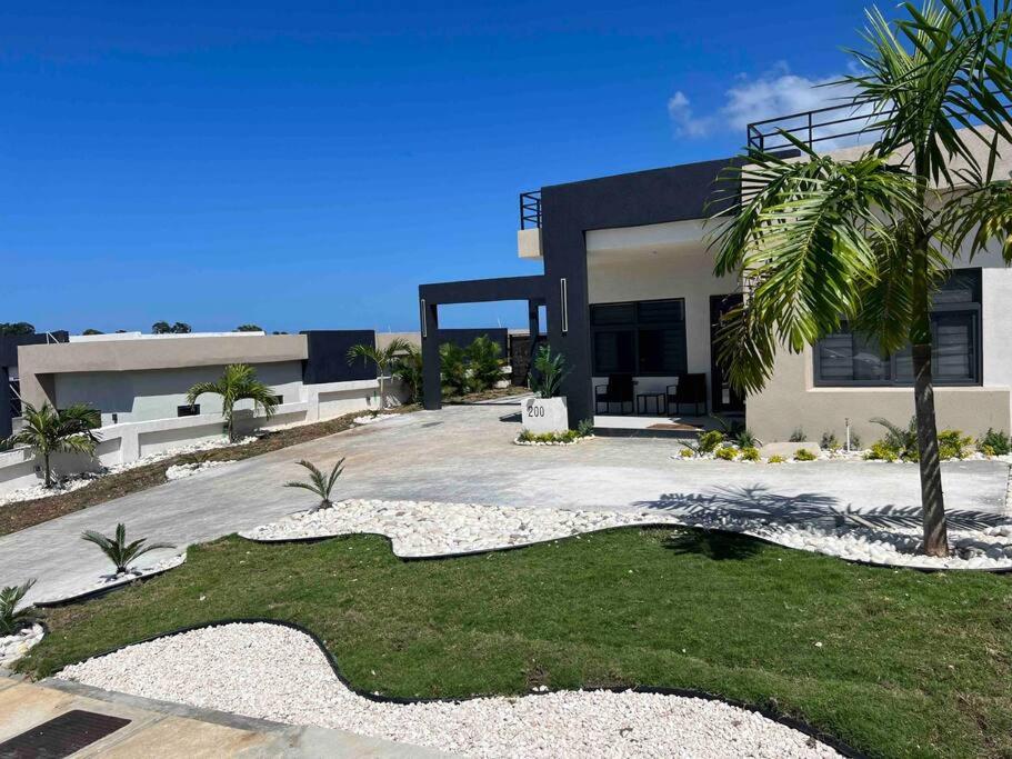 Hideaway Chateau Pyramid Point
