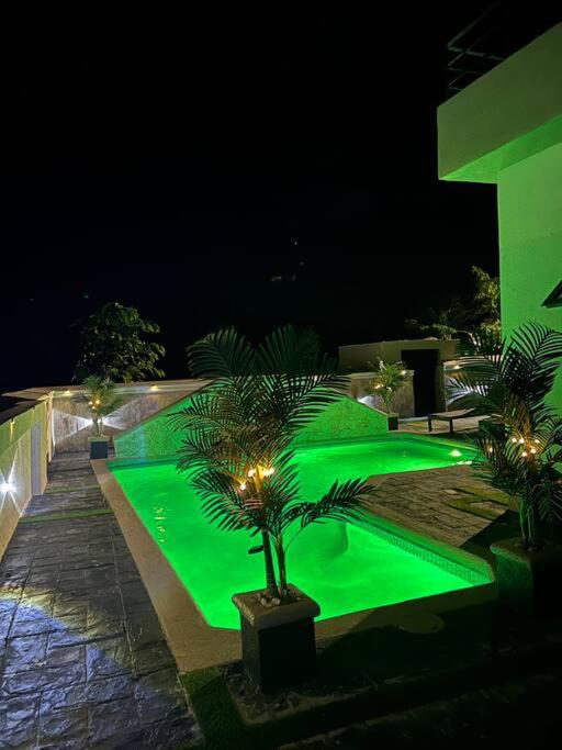 Hideaway Chateau Pyramid Point