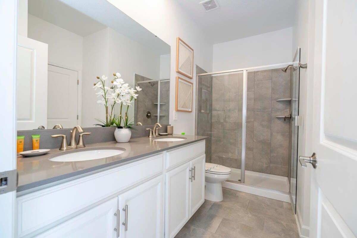 Gorgeous 9Bd with Pool and GameRoom at Champions Gate 9088