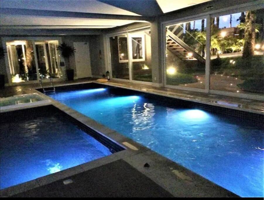 Apto com piscina aquecida próx ao centro