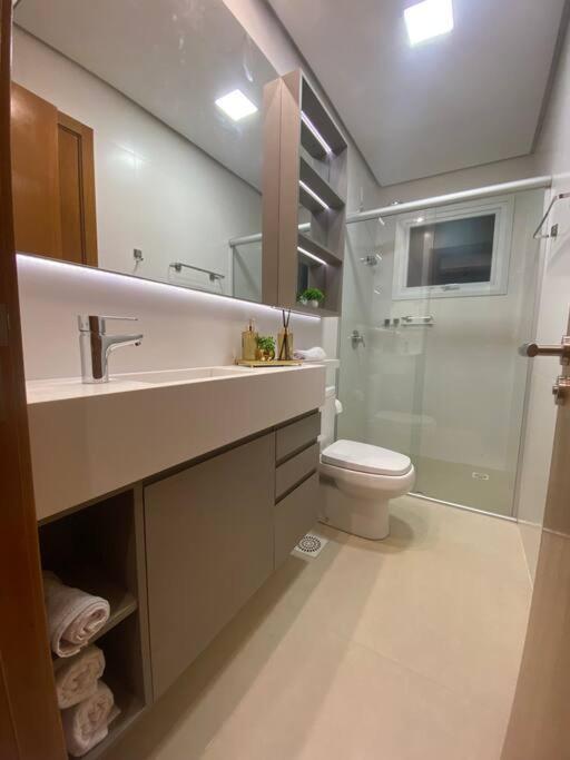 Apto com piscina aquecida próx ao centro