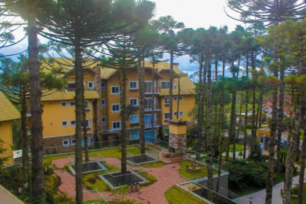 Apto com piscina aquecida próx ao centro