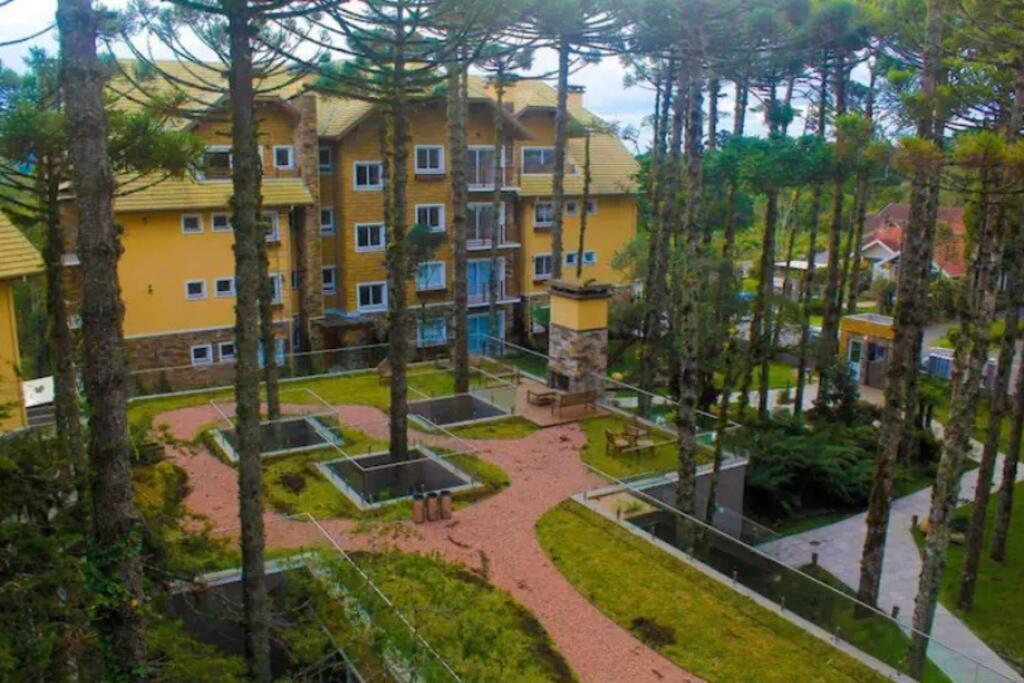 Apto com piscina aquecida próx ao centro
