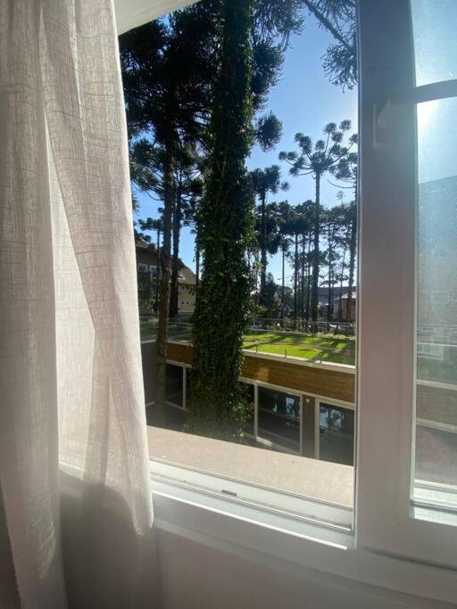 Apto com piscina aquecida próx ao centro