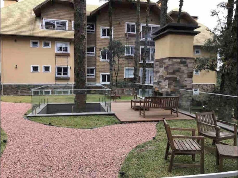 Apto com piscina aquecida próx ao centro