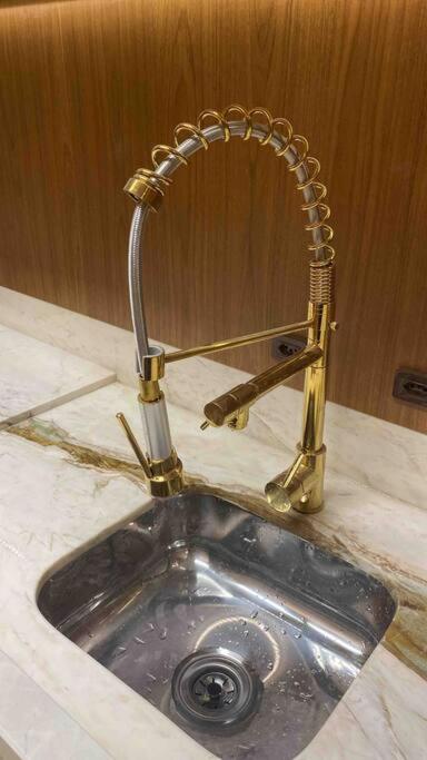 Apto com piscina aquecida próx ao centro