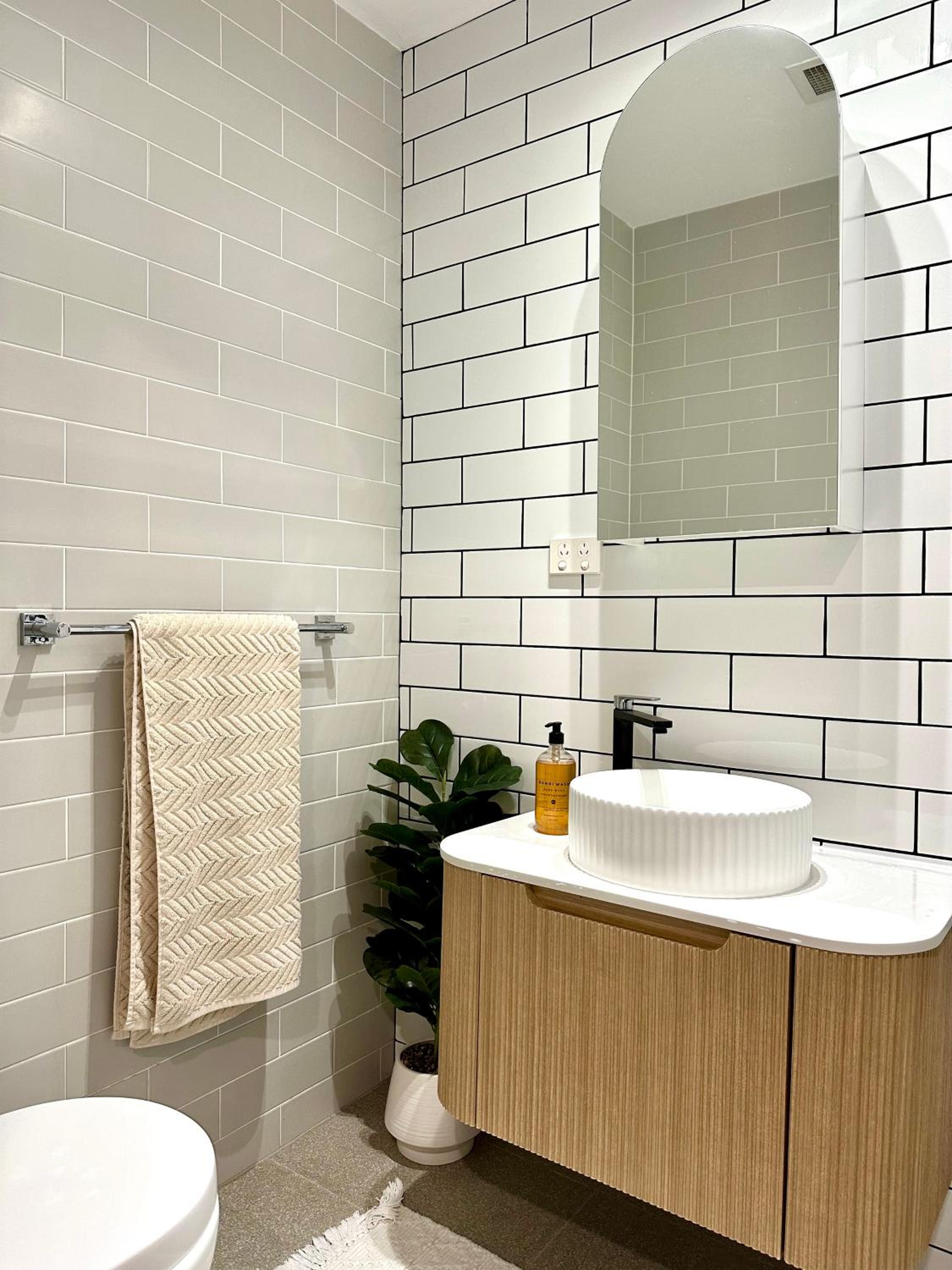 Luxury 1 BR Apartment in Randwick- Walk to hospital UNSW Dining W parking and lift and AC