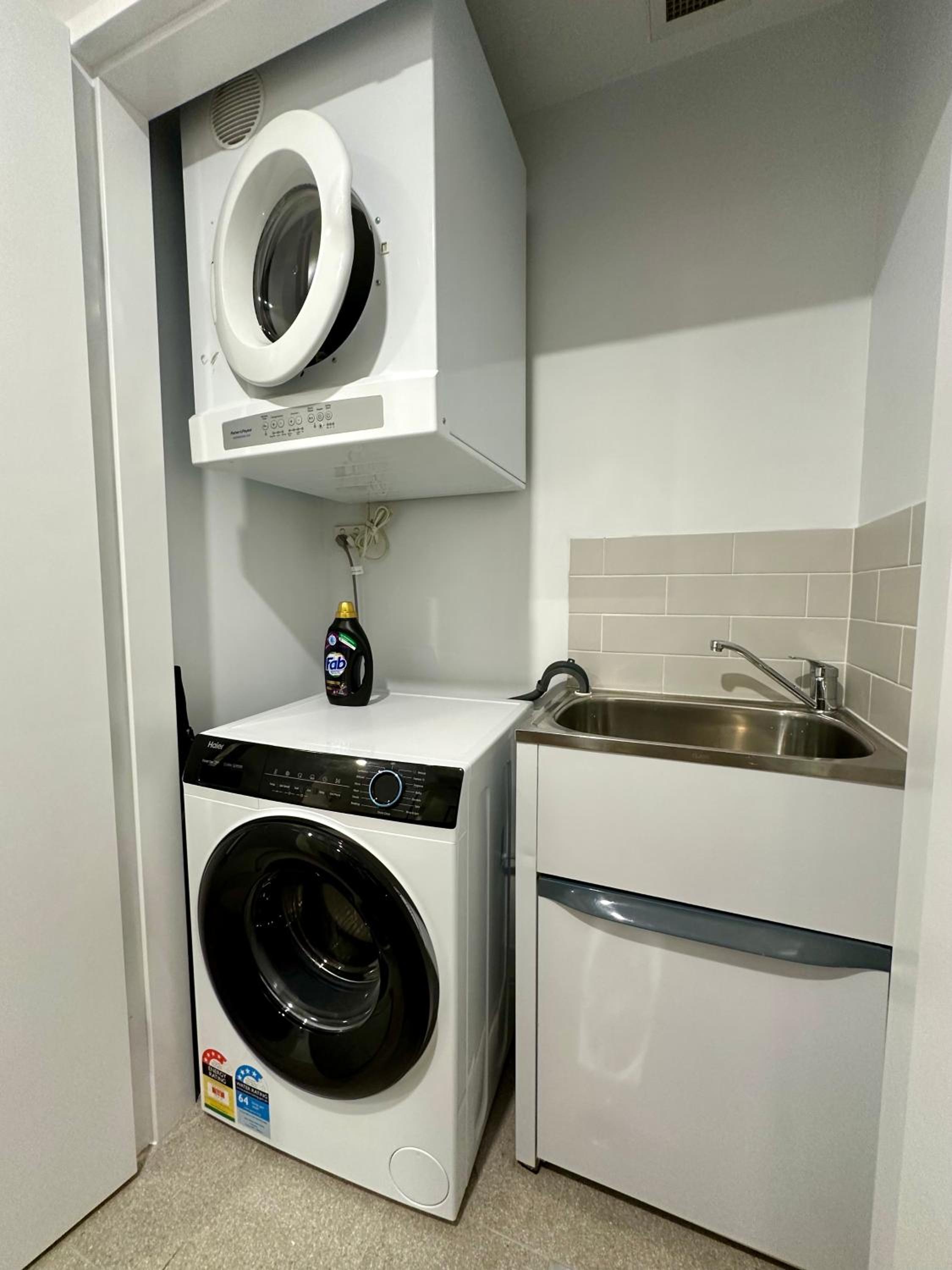 Luxury 1 BR Apartment in Randwick- Walk to hospital UNSW Dining W parking and lift and AC