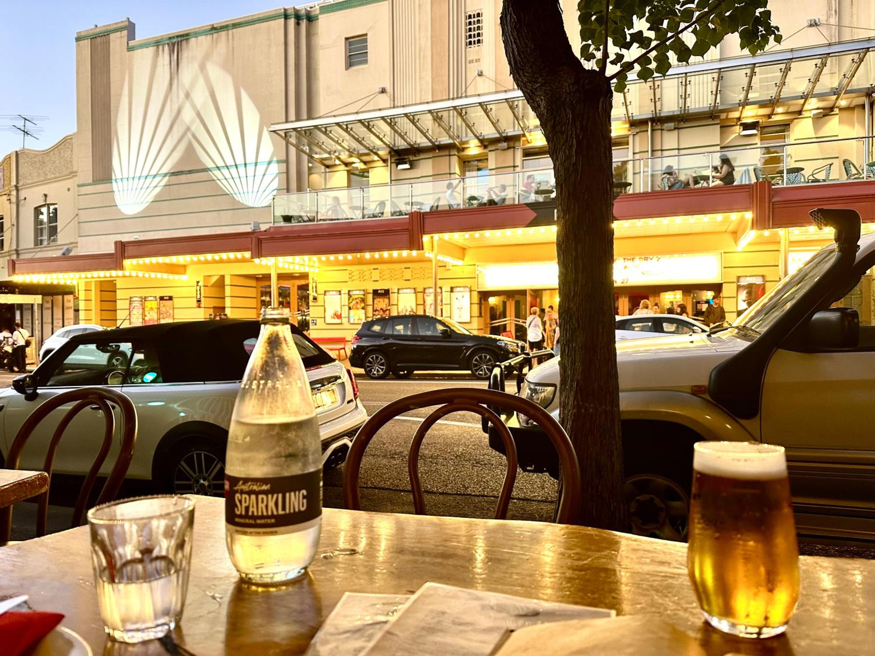 Luxury 1 BR Apartment in Randwick- Walk to hospital UNSW Dining W parking and lift and AC