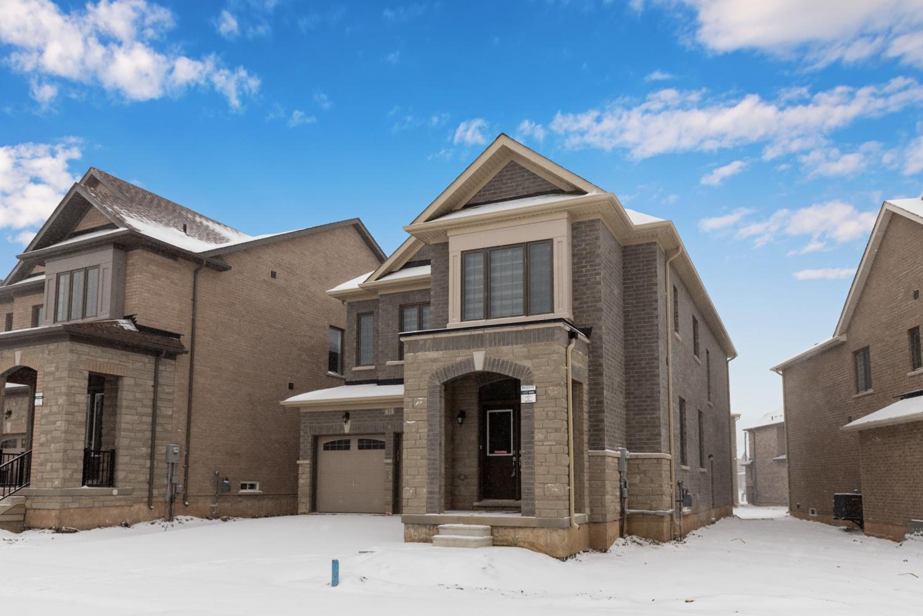Executive 5BR-4BATH Detached Bramp/Miss Border - Image 1