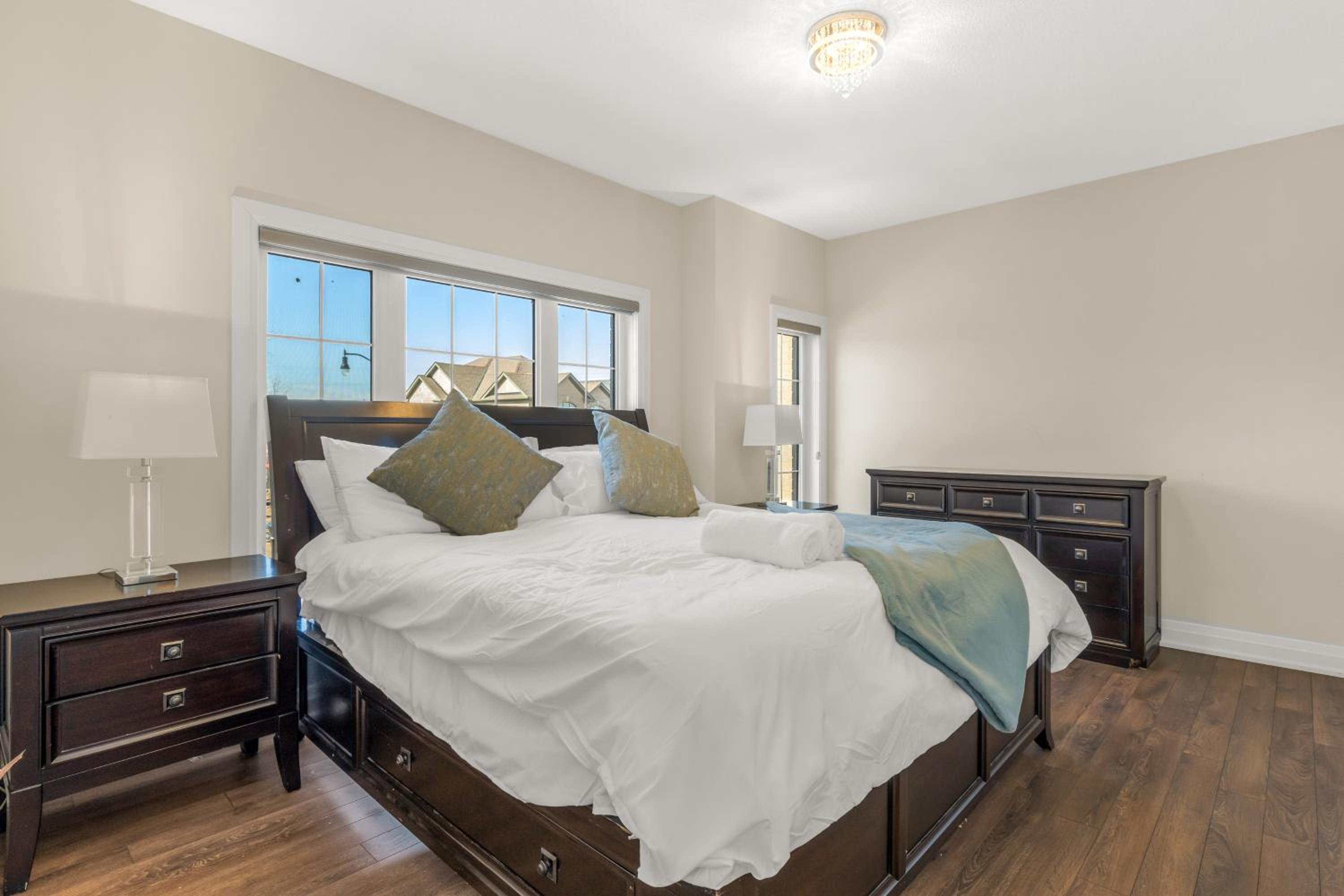 Executive 5BR-4BATH Detached Bramp/Miss Border