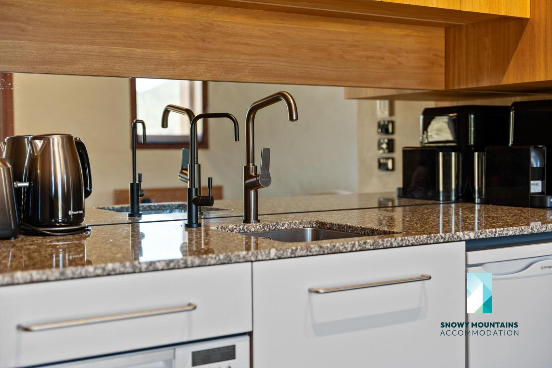 The Stone Cottage at Wollondibby - Heritage Listed l Renovated l Fire Place