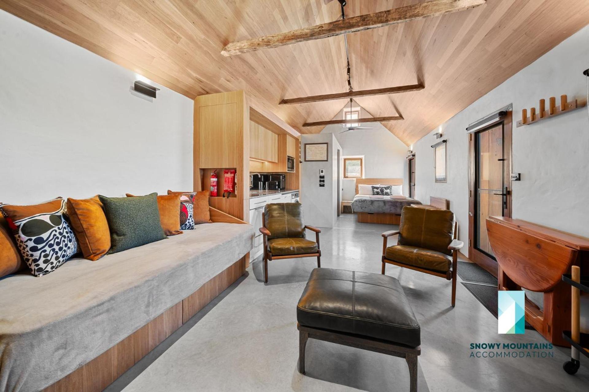 The Stone Cottage at Wollondibby - Heritage Listed l Renovated l Fire Place