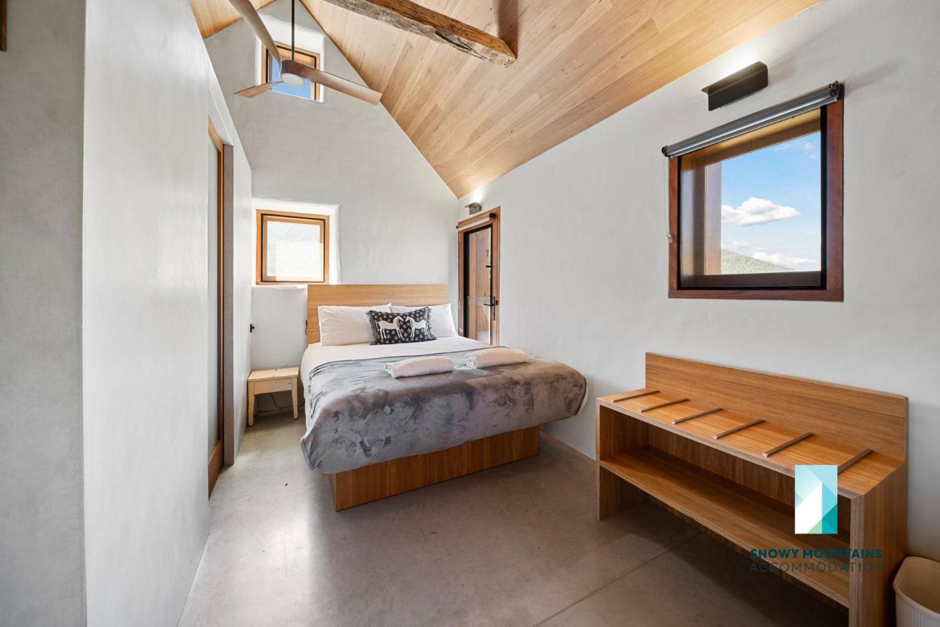 The Stone Cottage at Wollondibby - Heritage Listed l Renovated l Fire Place