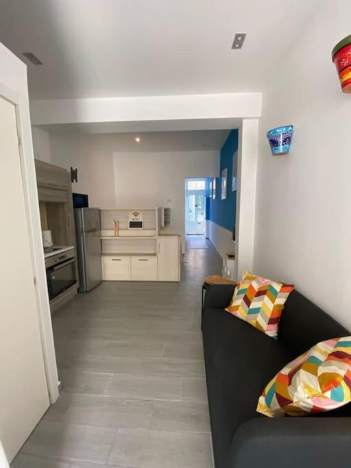 NINA, a centrally located summery studio apartment view 2
