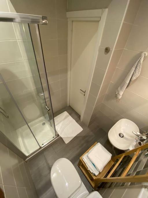 NINA, a centrally located summery studio apartment view 3