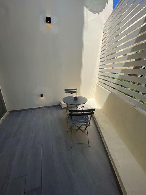 NINA, a centrally located summery studio apartment view 5