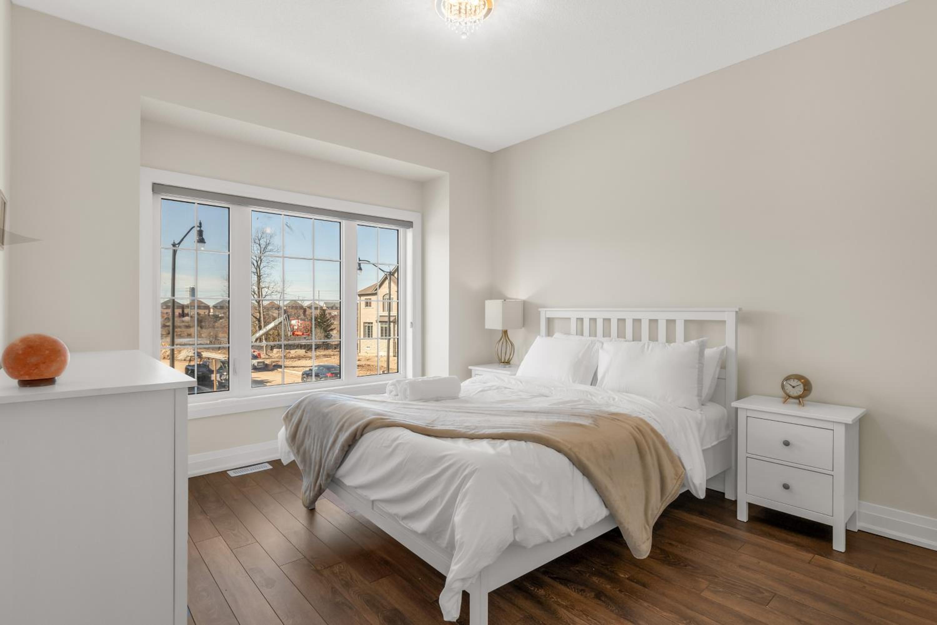 Executive 5BR-4BATH Detached Bramp/Miss Border