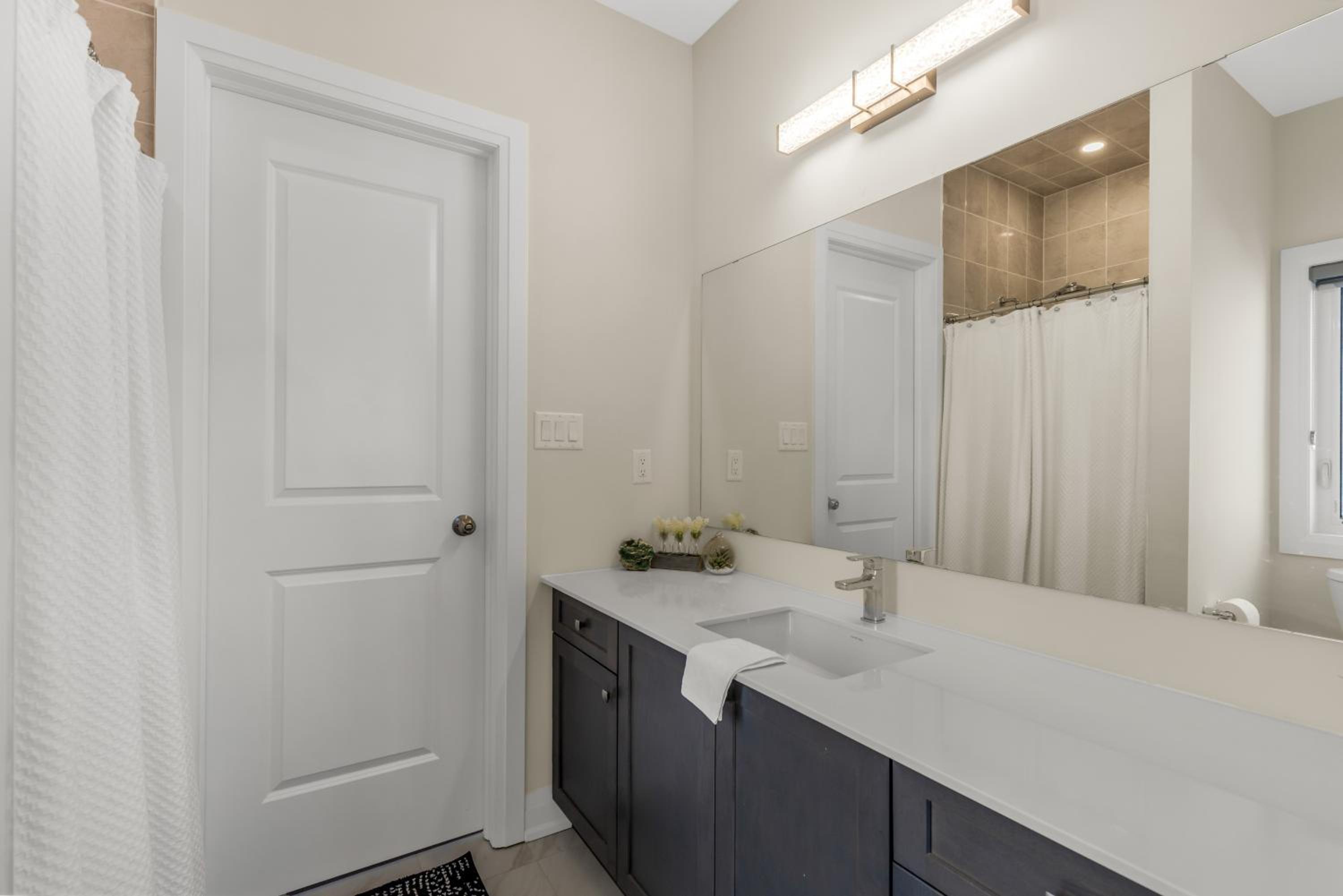 Executive 5BR-4BATH Detached Bramp/Miss Border