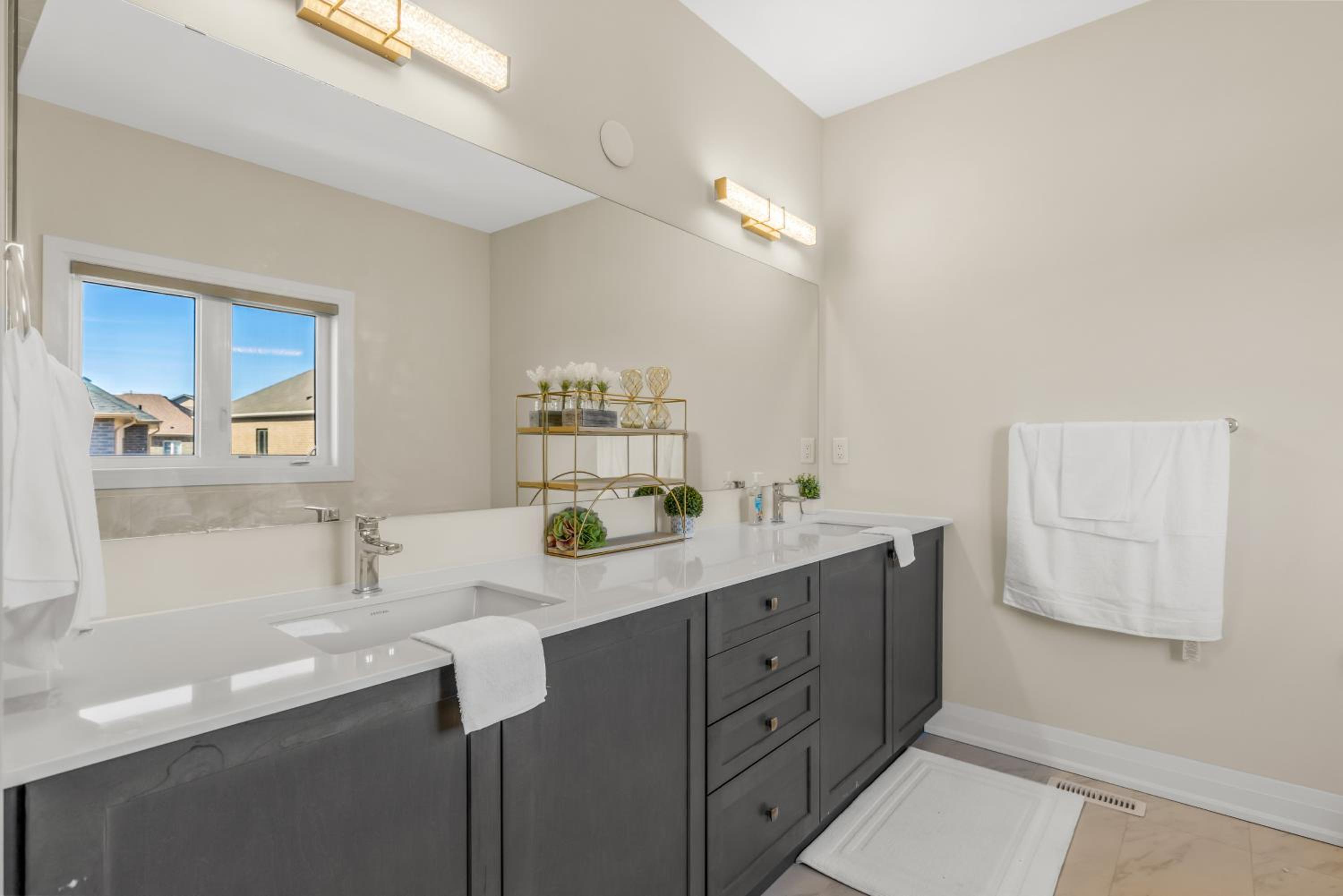 Executive 5BR-4BATH Detached Bramp/Miss Border