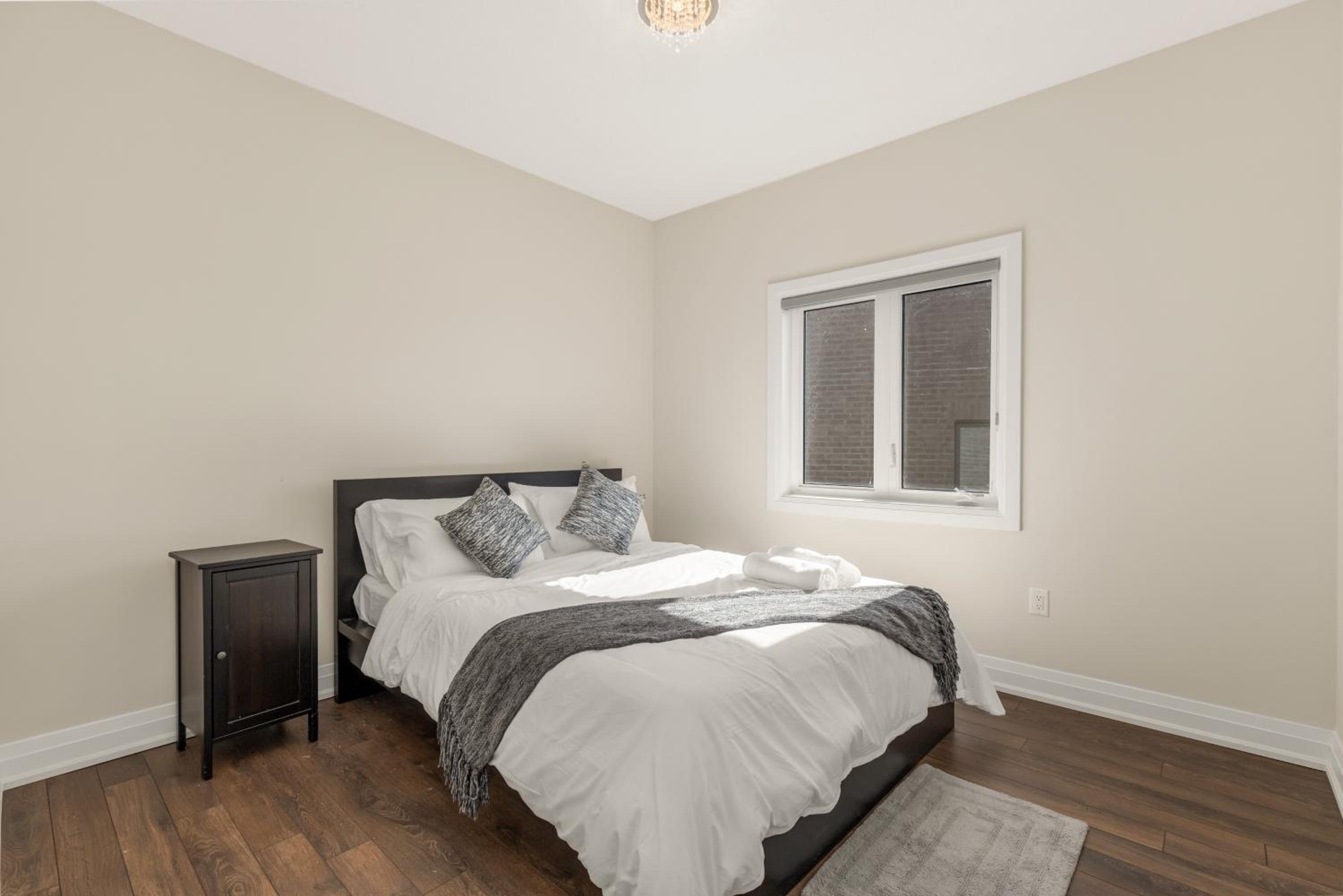 Executive 5BR-4BATH Detached Bramp/Miss Border