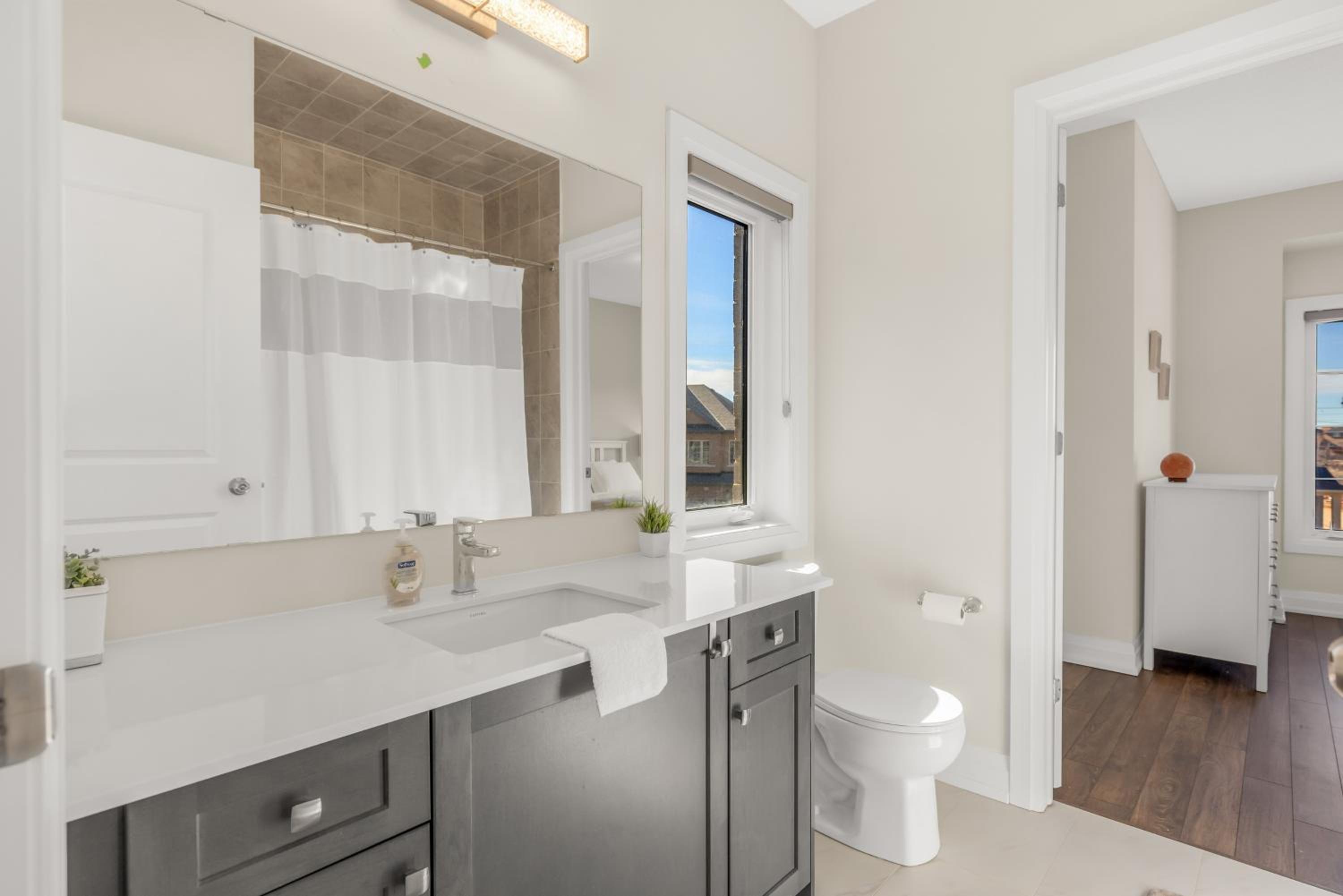 Executive 5BR-4BATH Detached Bramp/Miss Border