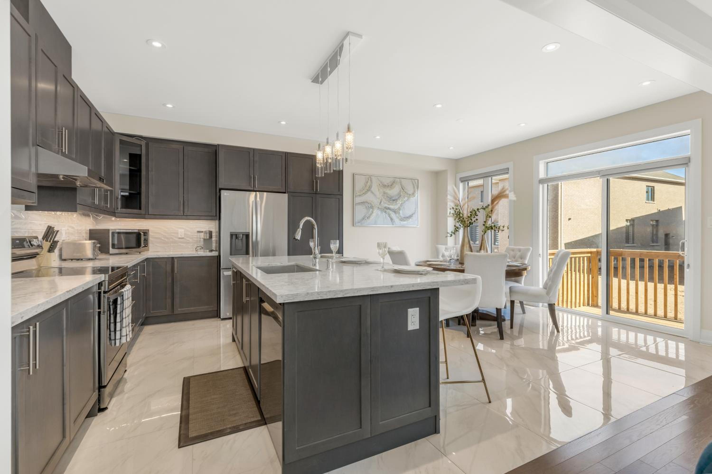 Executive 5BR-4BATH Detached Bramp/Miss Border