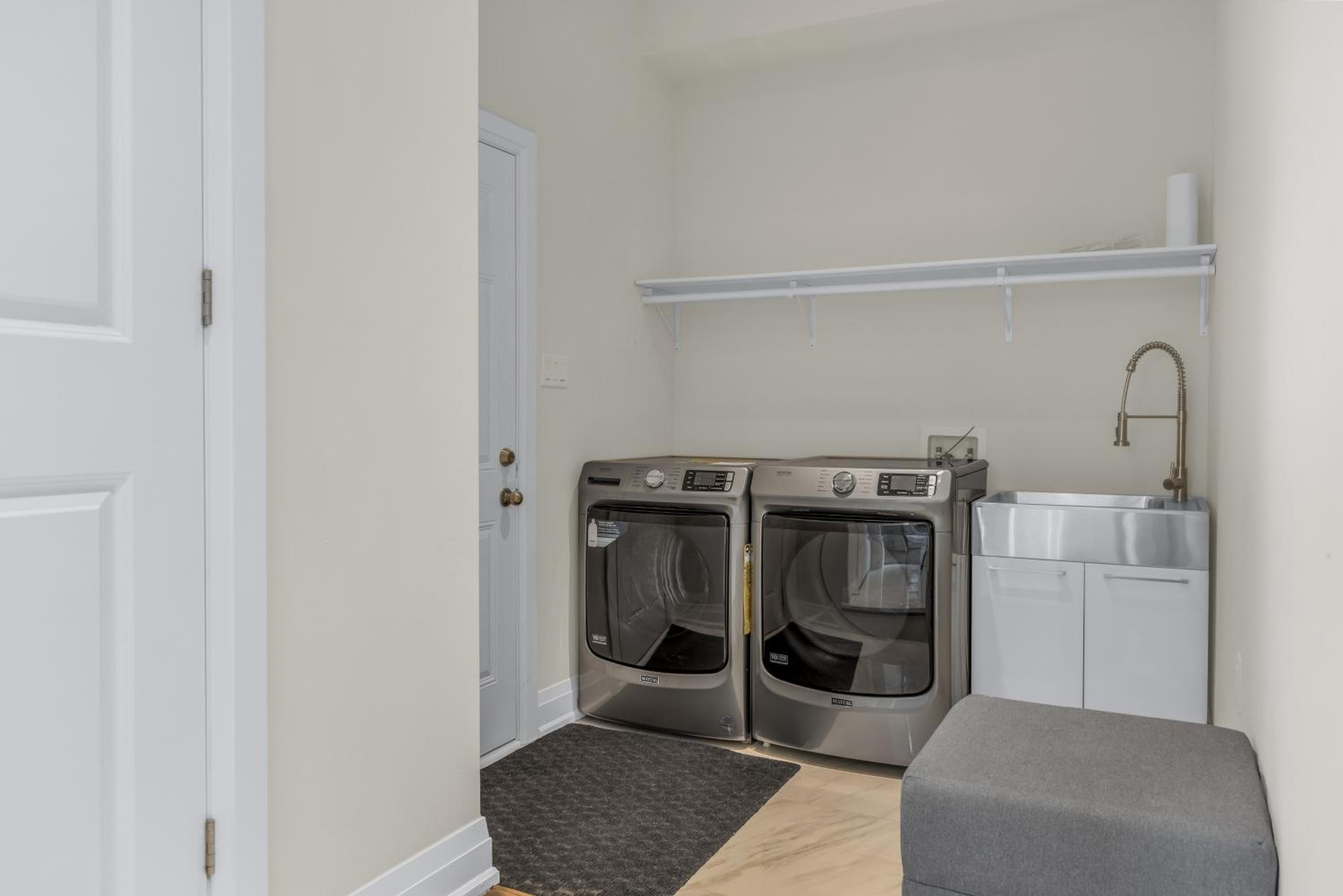 Executive 5BR-4BATH Detached Bramp/Miss Border
