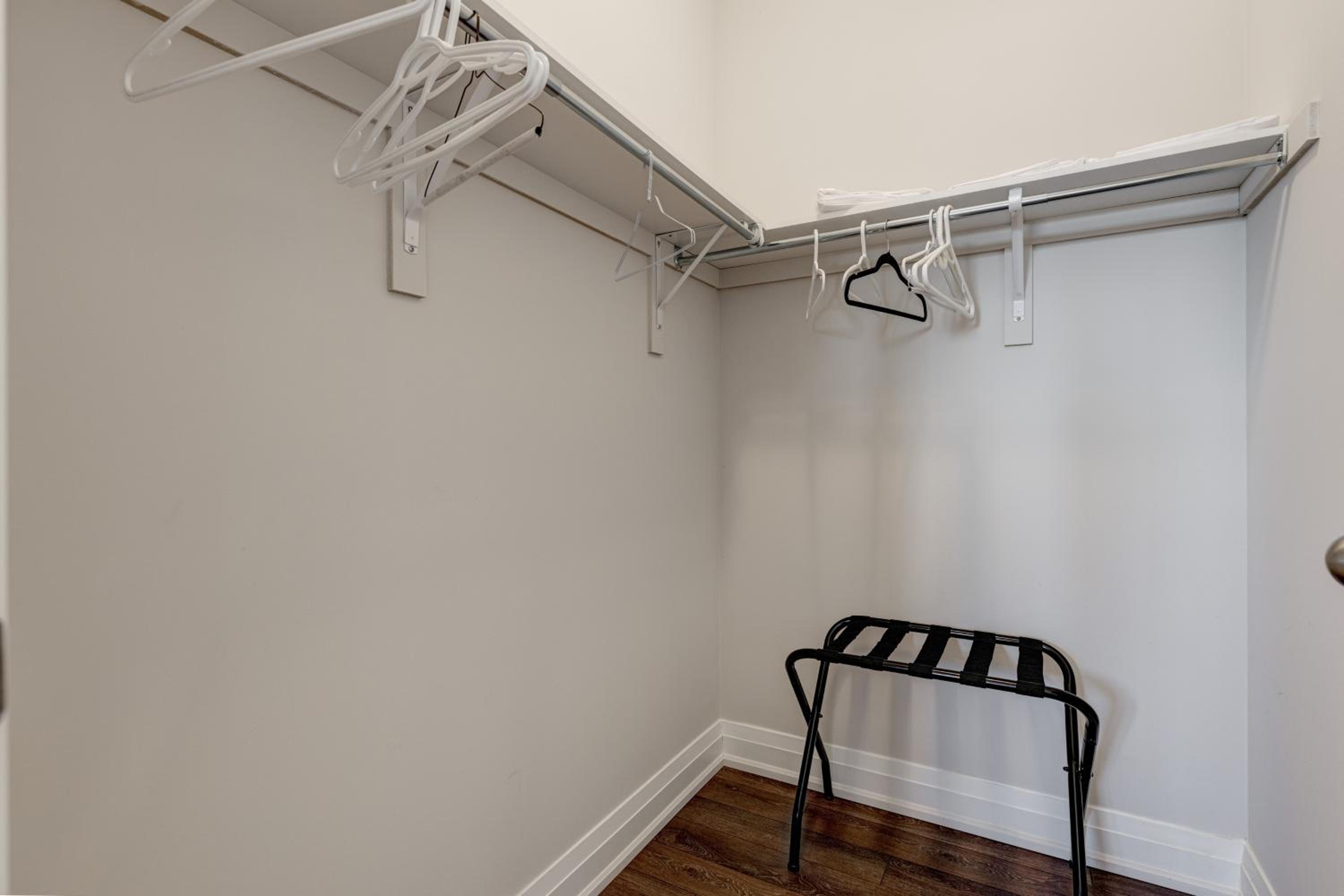 Executive 5BR-4BATH Detached Bramp/Miss Border