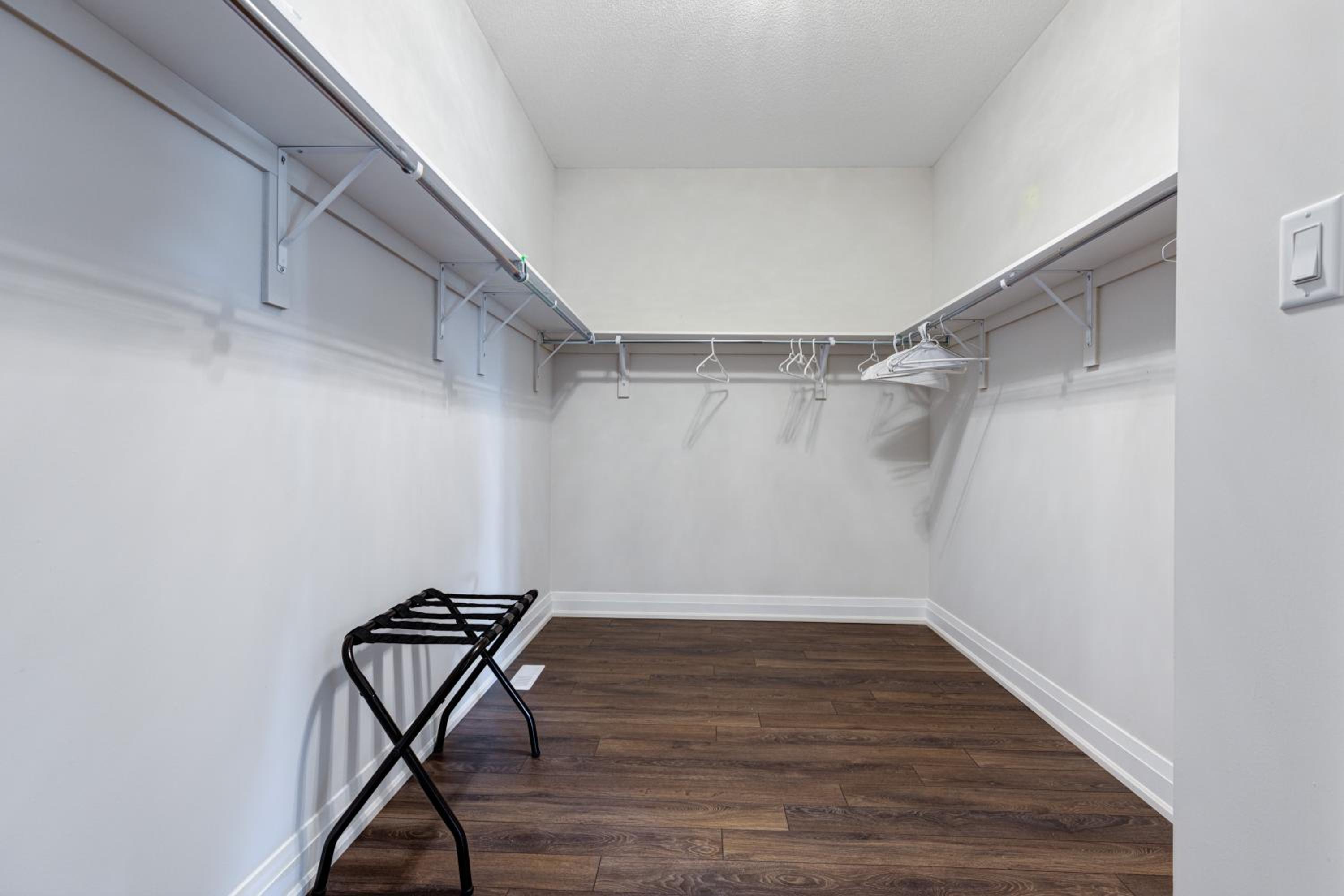 Executive 5BR-4BATH Detached Bramp/Miss Border