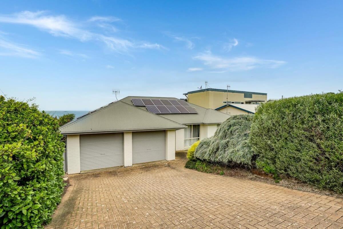 48 Rumbelow St - BYO Linen - Sea Views - Family Friendly