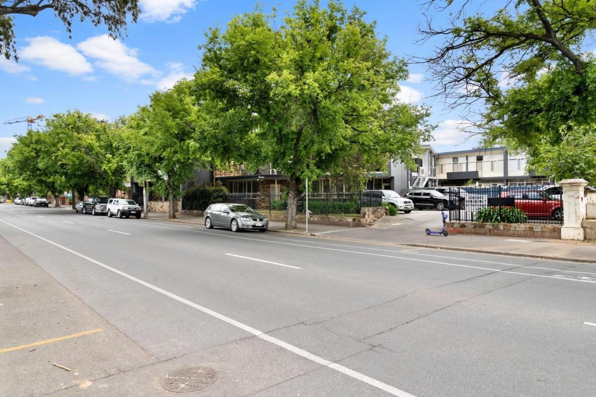 Renovated 1BR Unit CBD Parking Wi-Fi South Tce