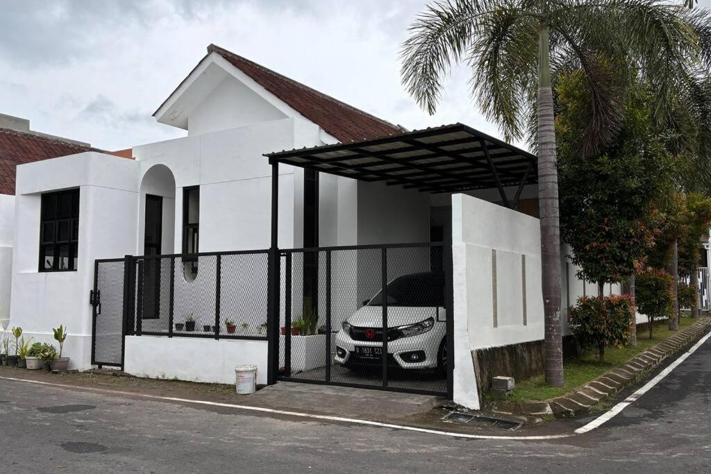 Strategic and comfortable house in Mataram Lombok view 3
