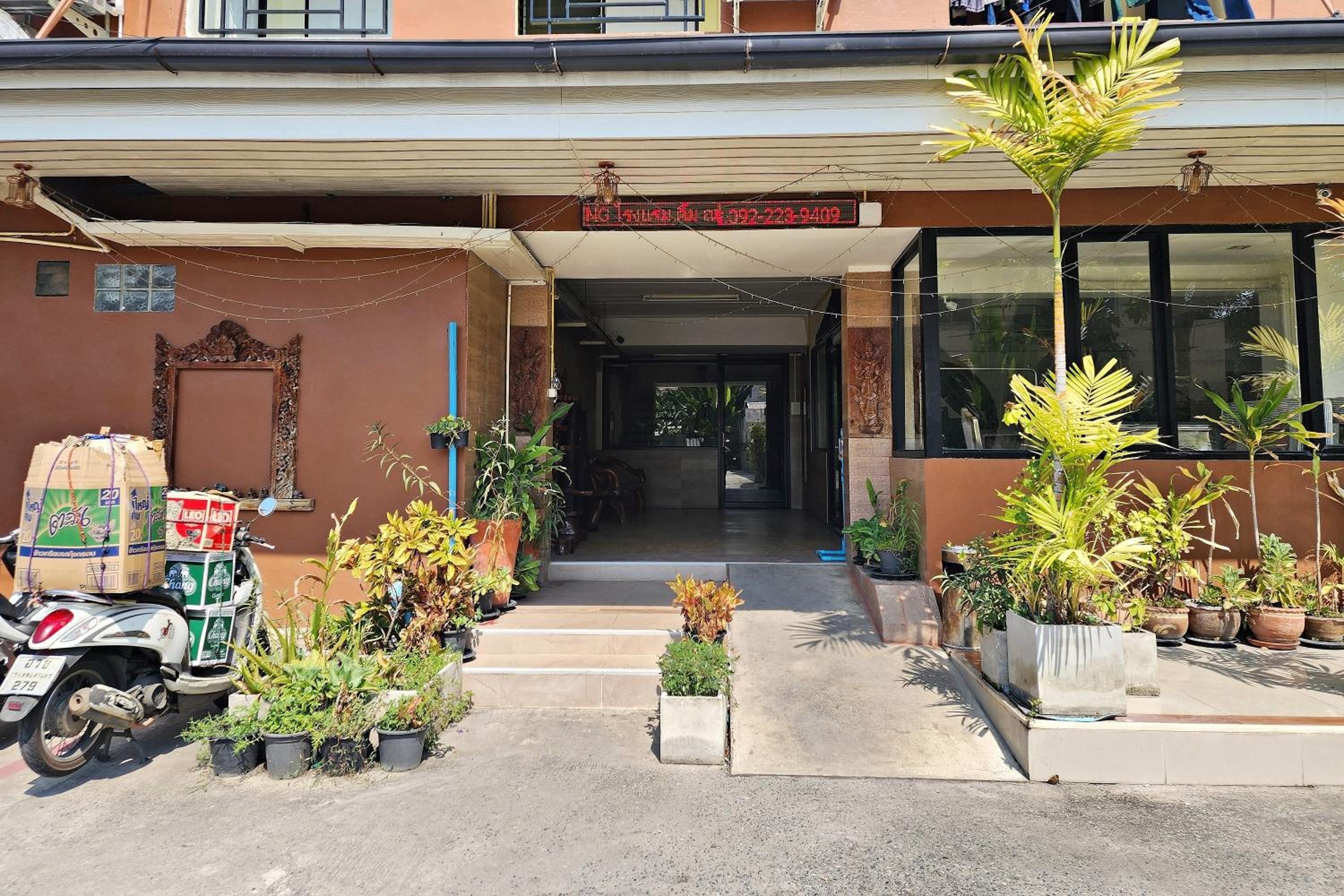 Kim Hotel At Bangplong view 2