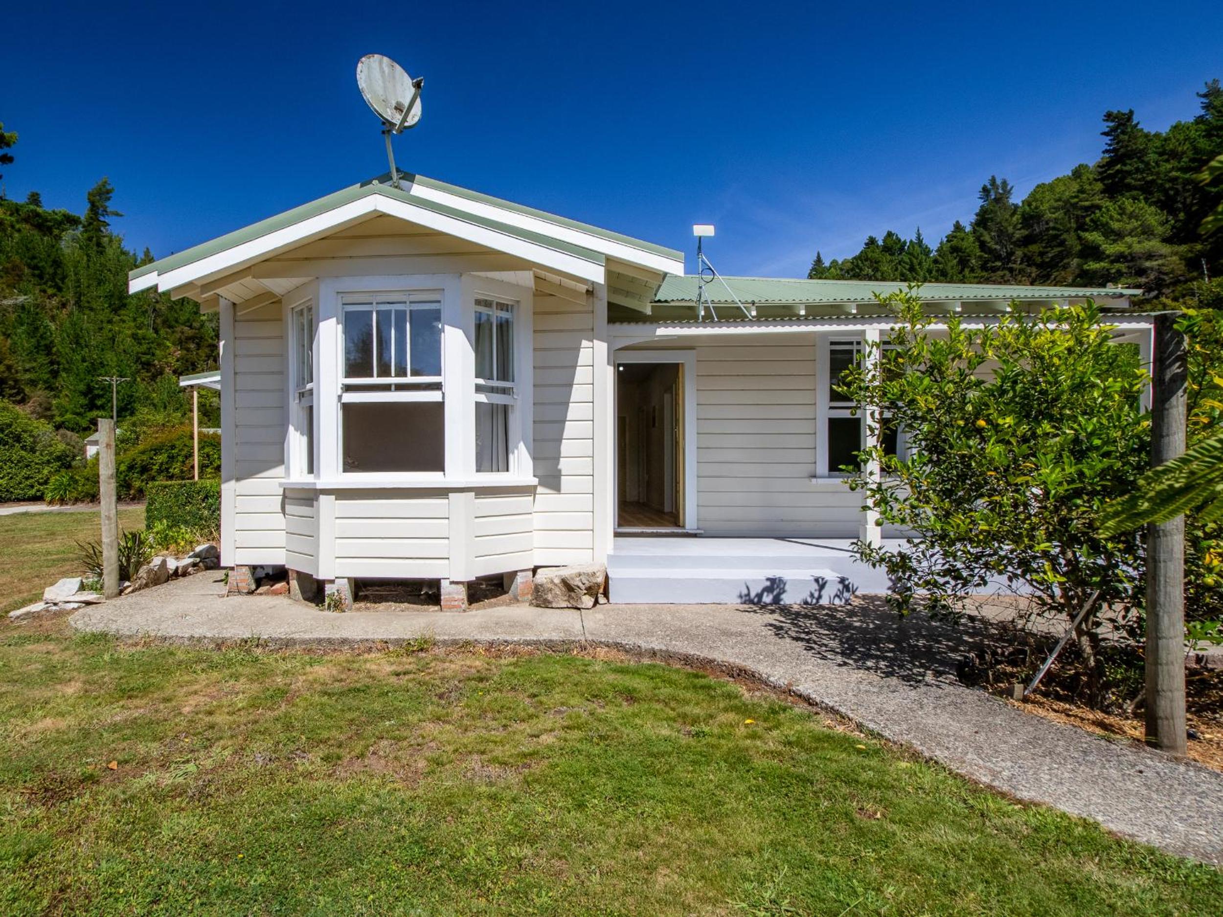 Kauri Cottage - Marahau Holiday Home