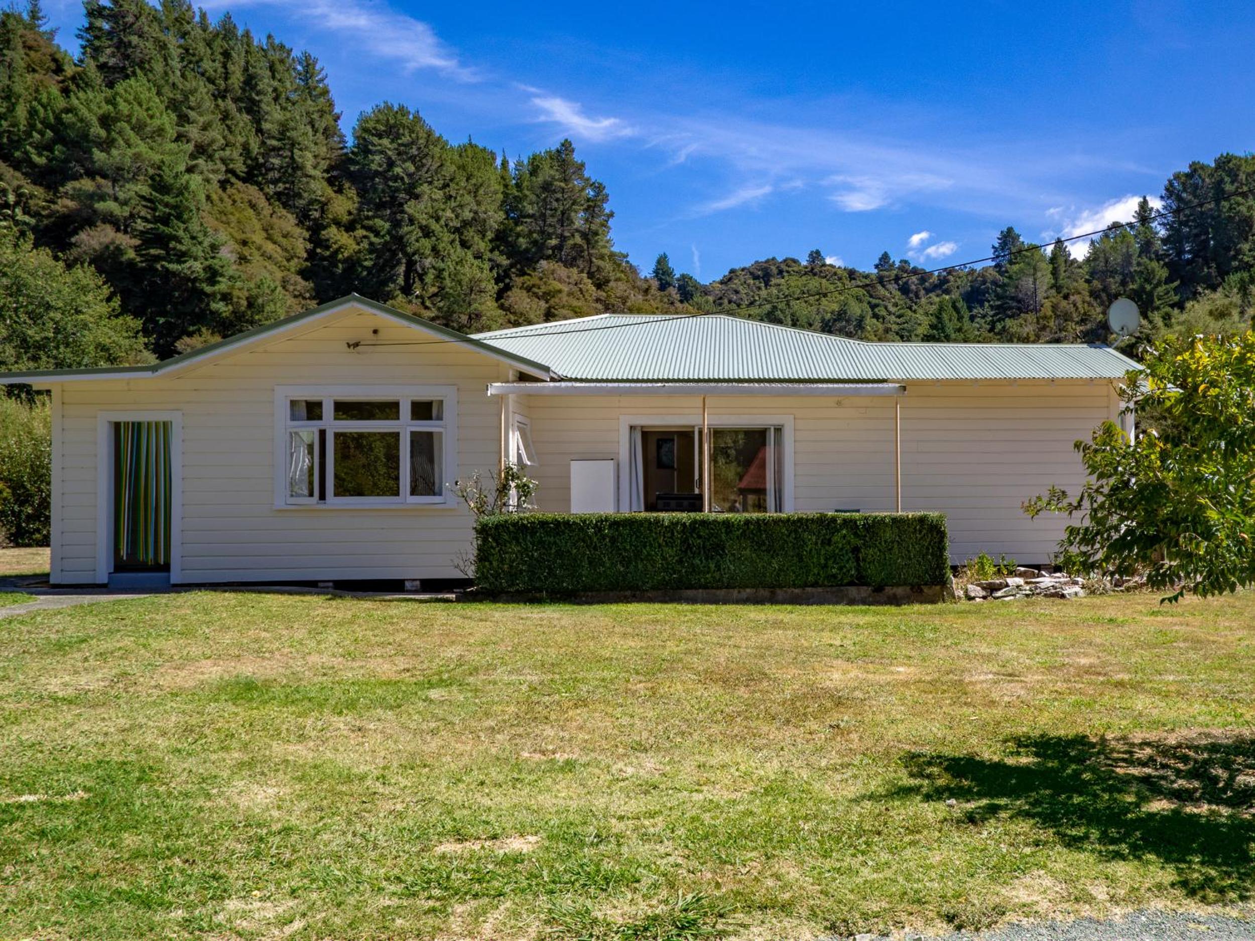 Kauri Cottage - Marahau Holiday Home